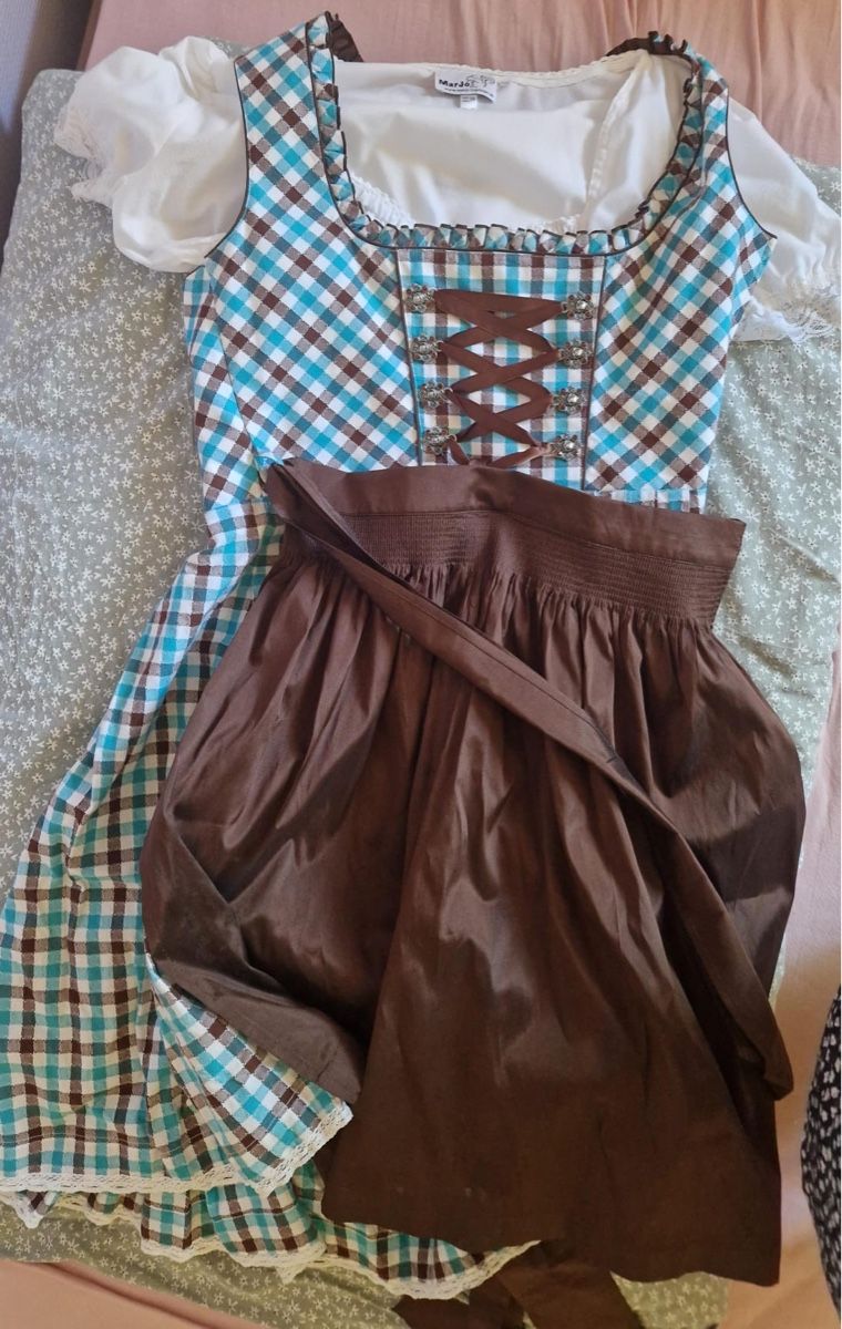 Robes: Dirndl zu verkaufen  – D'occasion à Waldstatt par dundeeshadow 2