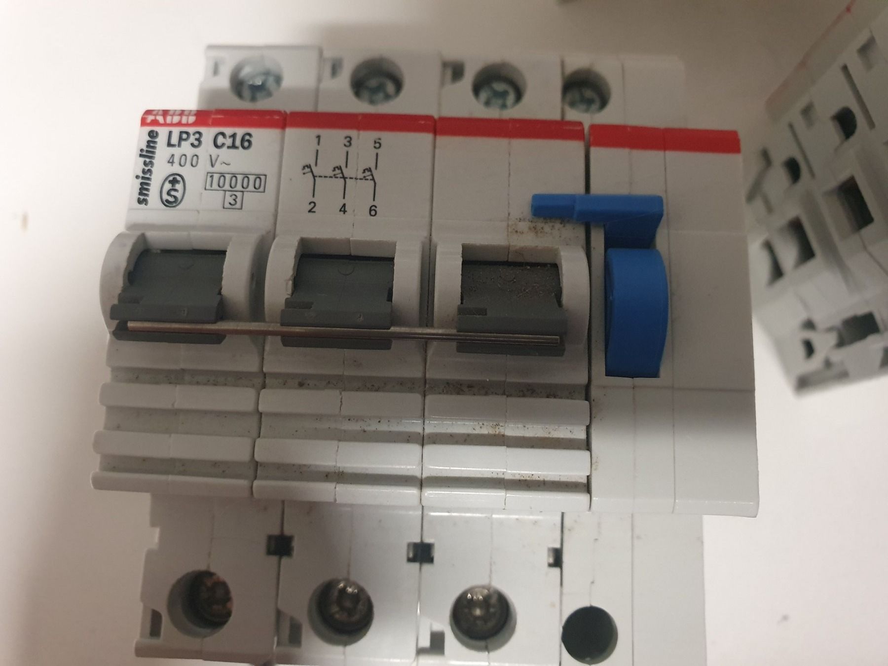 ABB Interrupteurs: ABB LP3 C16 LS-Schalter LS 16a SMISSLINE – D'occasion à Zürich par eymen20