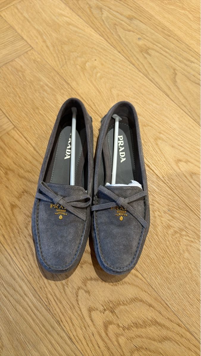 Prada Scarpe da donna: Stylish Prada Suede Loafers - EU 35 - Great Condition! – Usato da Schwyz venduto da ann_5w8m 1