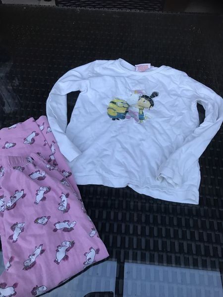 Pyjamas: Mädchen Einhorn Pyjama 110/116 – D'occasion à Bergdietikon par antovale