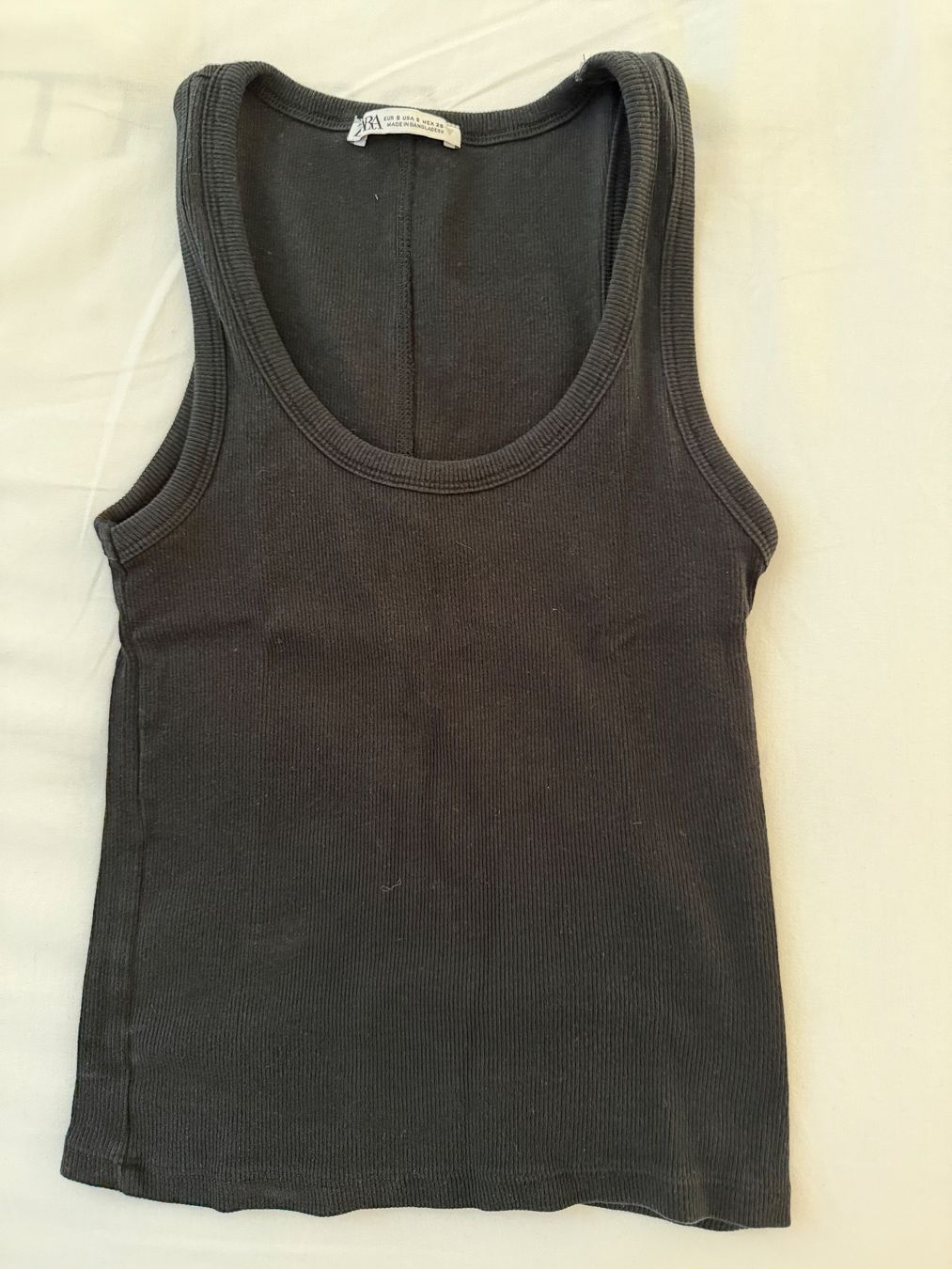 Zara Top: Geripptes Top in schwarz – Usato da Zürich venduto da nat_9yf2