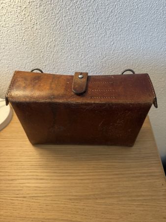 Saccoche en cuir vintage armée suisse
