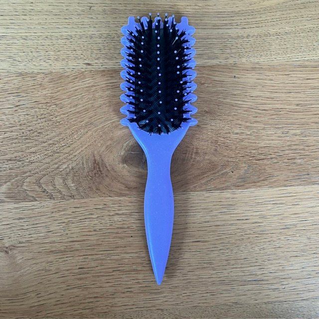 Autres soins des cheveux: Styling Bürste für Locken | Lockenbürste_violet – D'occasion à Küssnacht am Rigi par Donna22