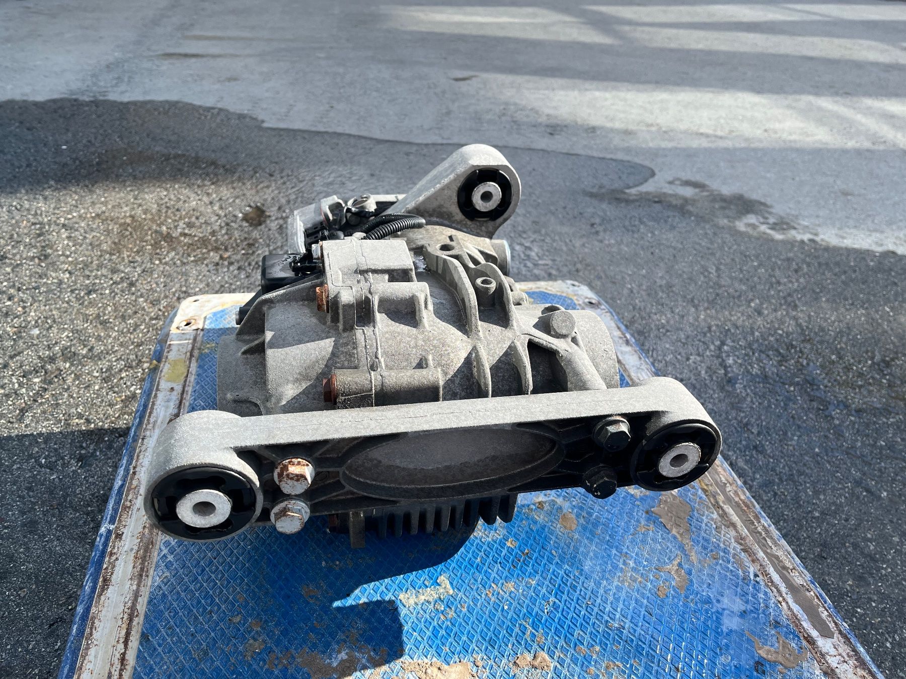 Volkswagen Alle Autoersatzteile: HA Differential aus VW T5 2,5 TDI 4Motion – Gebraucht aus Sils/Segl Maria von Rolba1200 1