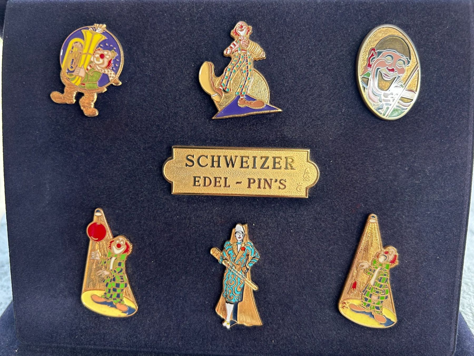 Plaketten & Abzeichen: Edel Pin's – Gebraucht aus Rickenbach Sulz von Wyatt 3
