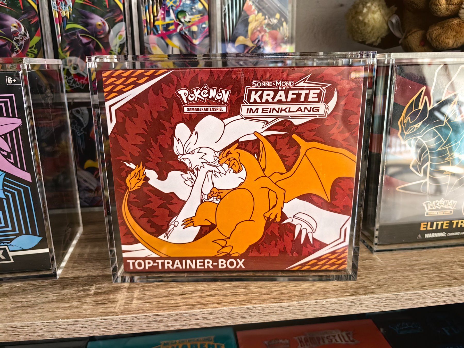 Pokémon Carte collezionabili: Kräfte im Einklang Top Trainer Box – Nuovo e nell'imballaggio originale da Dübendorf venduto da Exory