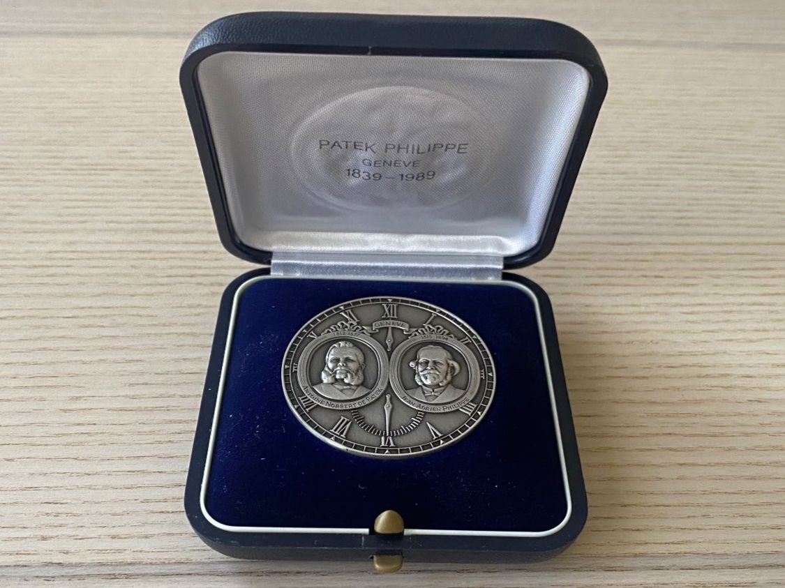 Patek Philippe Uhren: PATEK PHILIPPE Medaille in 925 Silber – Neu (gemäss Beschreibung) aus St. Gallen von galluswatches