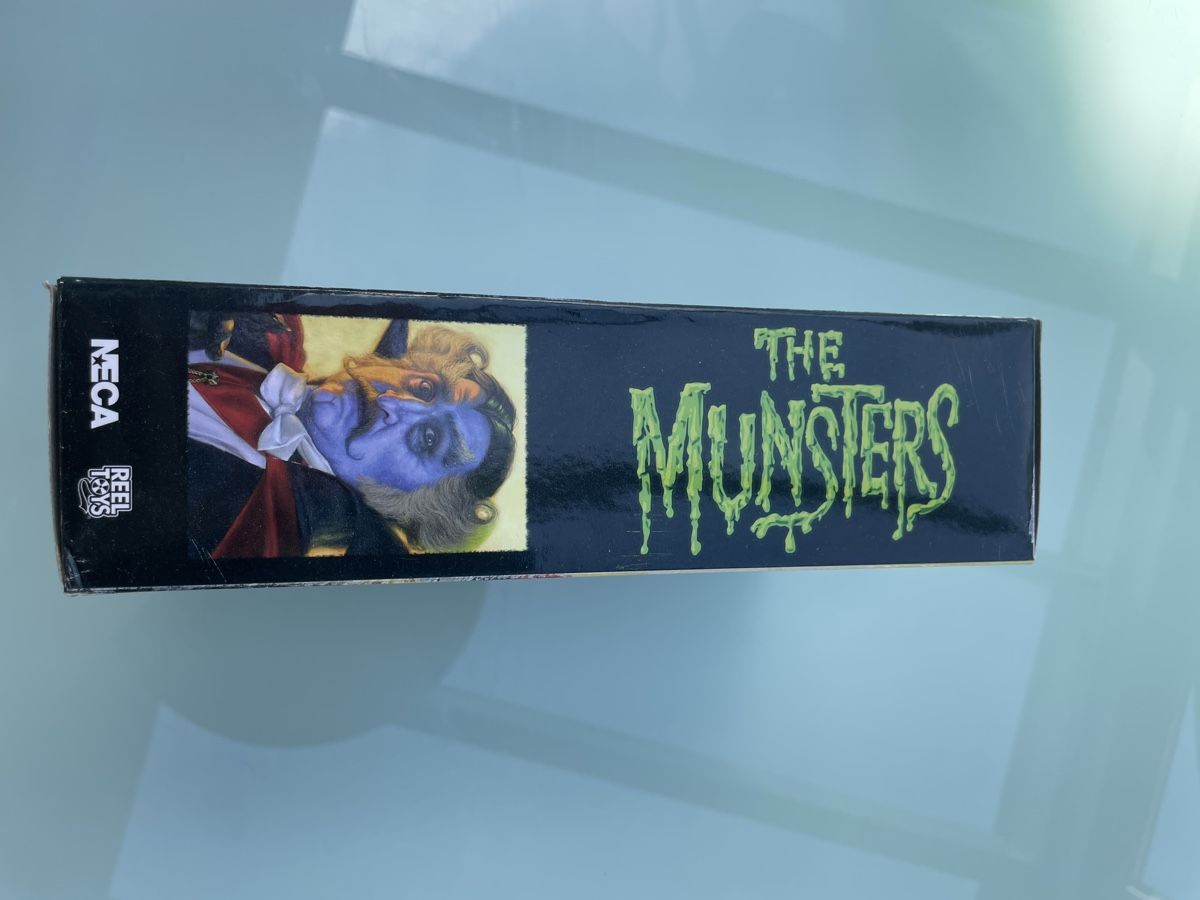 Statuette: Figurine Neca the munster the count  – Nuovo e nell'imballaggio originale da Les Brenets venduto da serialdrink 4