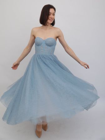 Elegantes Korsettkleid in einem zarten himmelblauen Farbton
