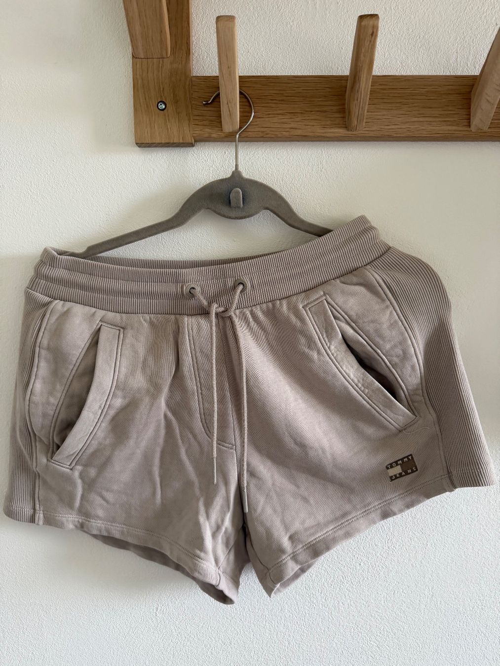 Tommy Hilfiger Pantaloni: Tommy Hilfiger Brown shorts – Usato da Winterthur venduto da 200_g8ht