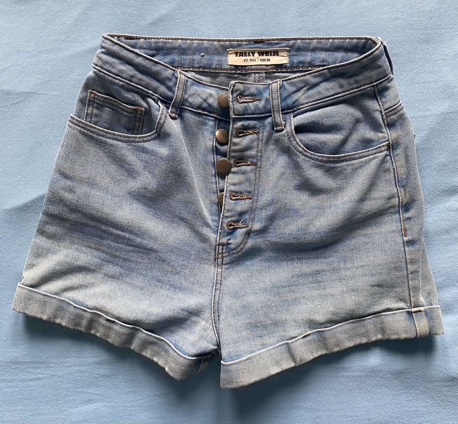 Tally Weijl Pantaloni: Jeansshorts Tally Weijl 34 – Usato da Altendorf venduto da am9j_nt 2