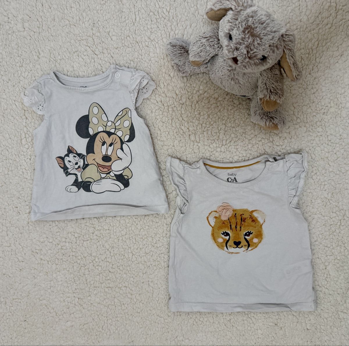 C&A Lotti & Set di vestiti: Zwei T-Shirts Gr. 68 – Usato da Horgen venduto da AA.AW55