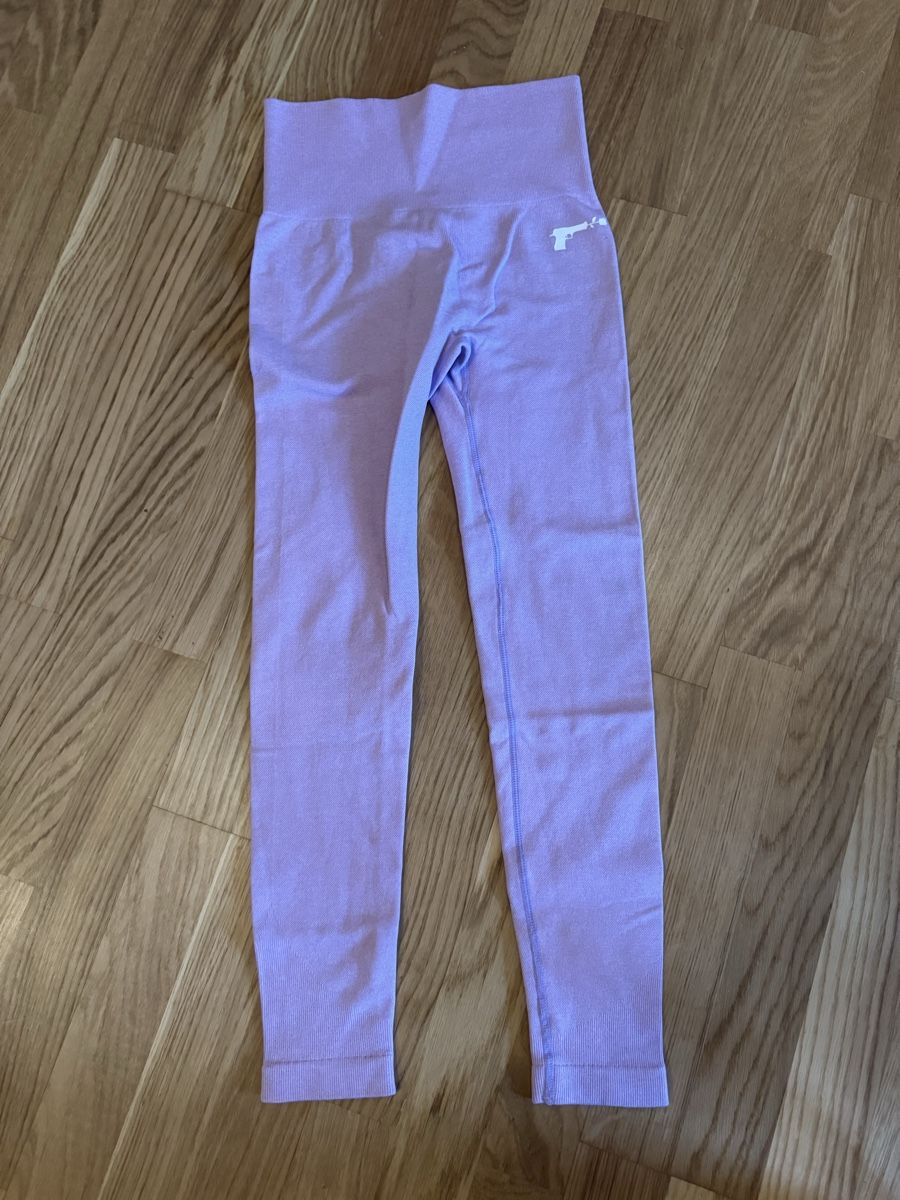Leggings: Alpha Couture Leggings, Lila, Gr. S – Neu (gemäss Beschreibung) aus St. Gallen von Fabiennevogler