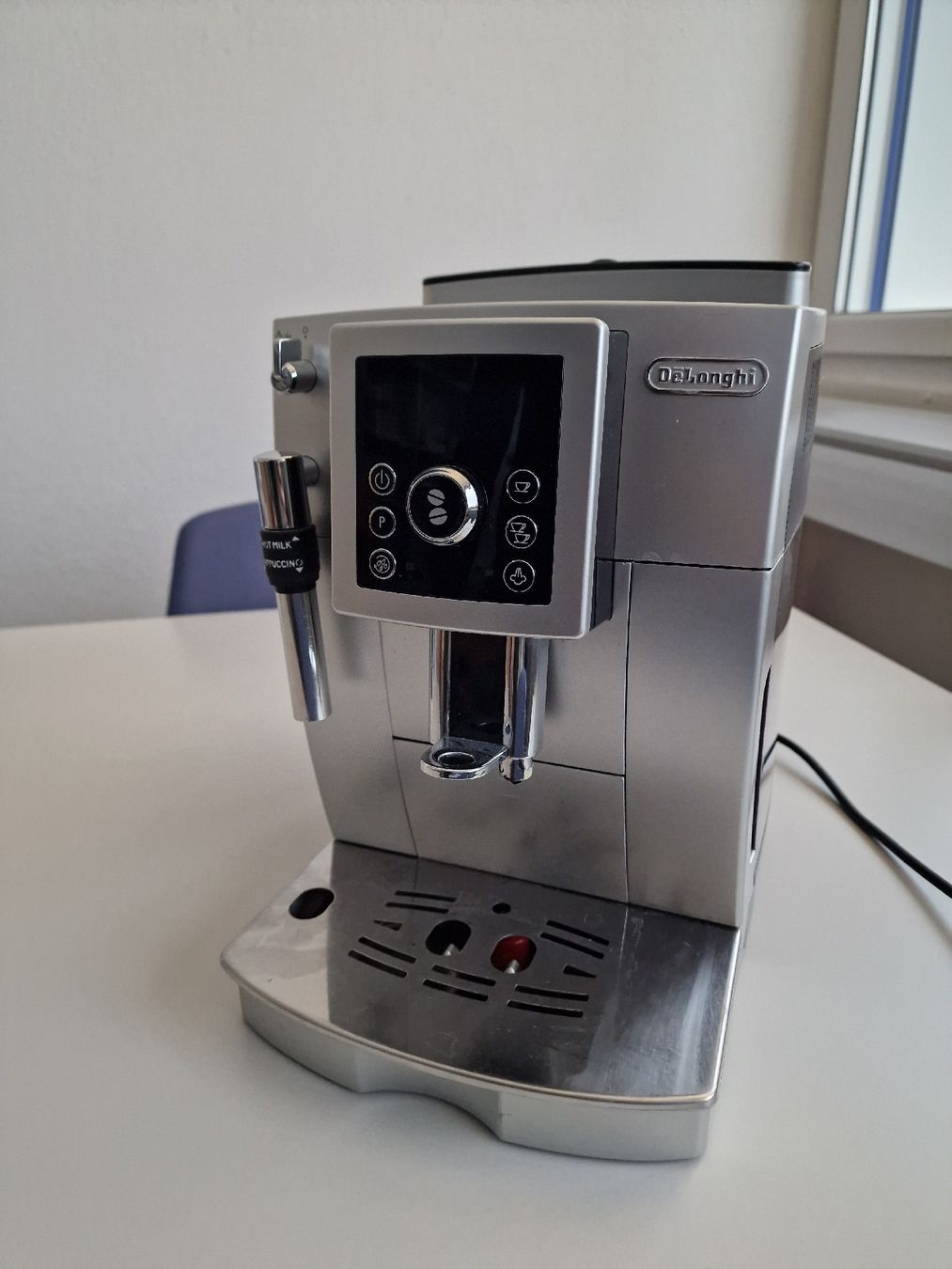De'Longhi Kaffeemaschinen & Espressomaschinen: Kaffeemaschine De Longhi ECAM23.420 – Gebraucht aus Oftringen von Tunertune 1