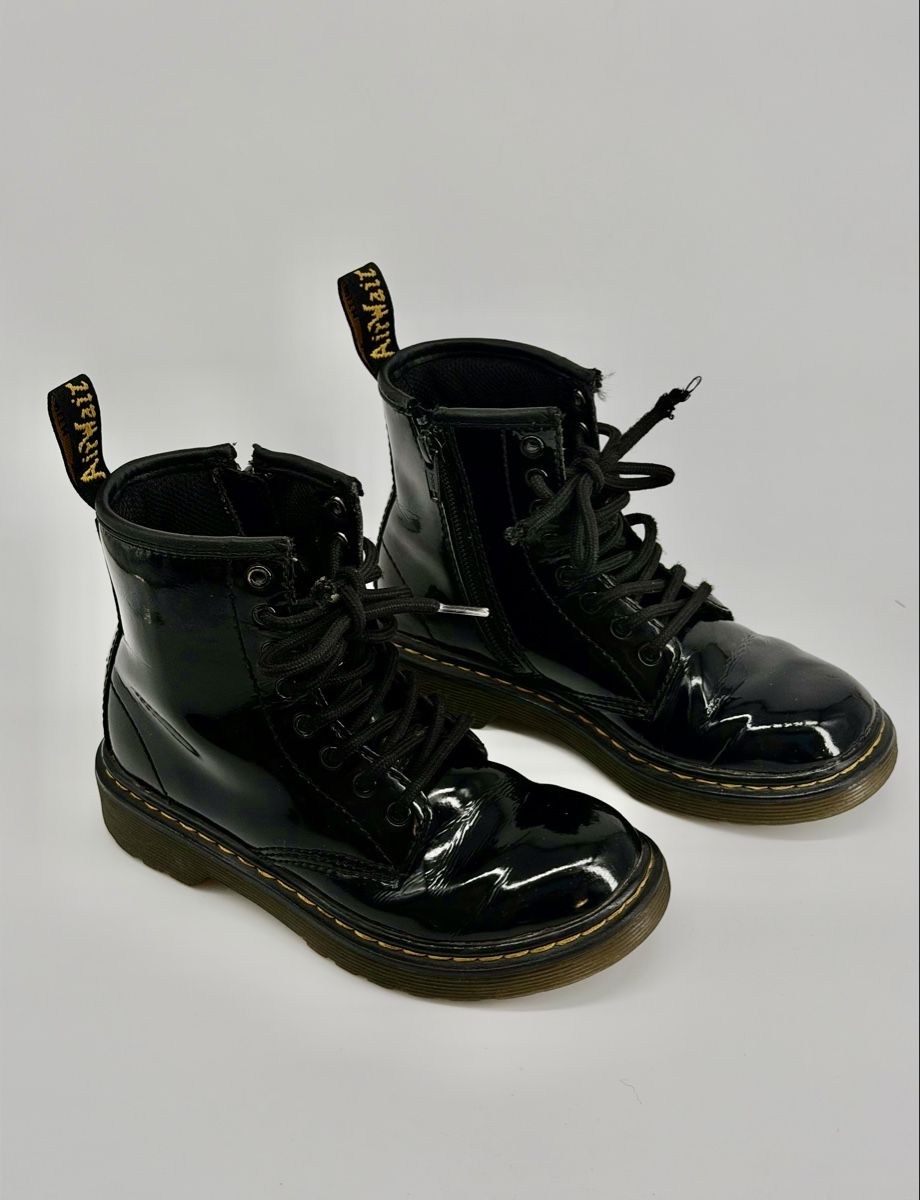 Dr. Martens Scarpe per ragazze: Dr. Martens noires vernies pointure 30 – Usato da Vessy venduto da _Callidus_