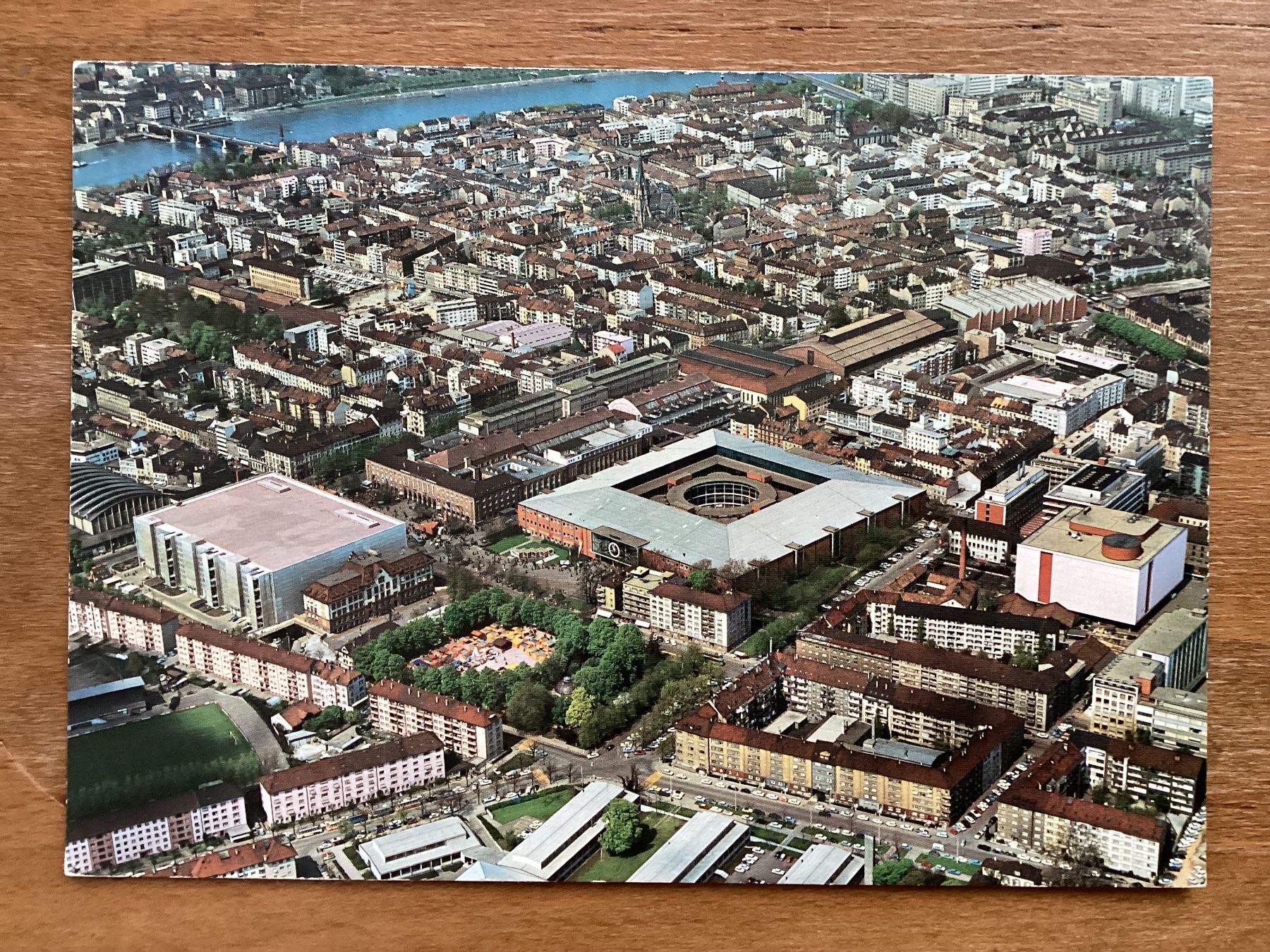 Cartoline postali: AK Basel. Mustermesse. Flugaufnahme – Usato da Zürich venduto da tol_b7c7