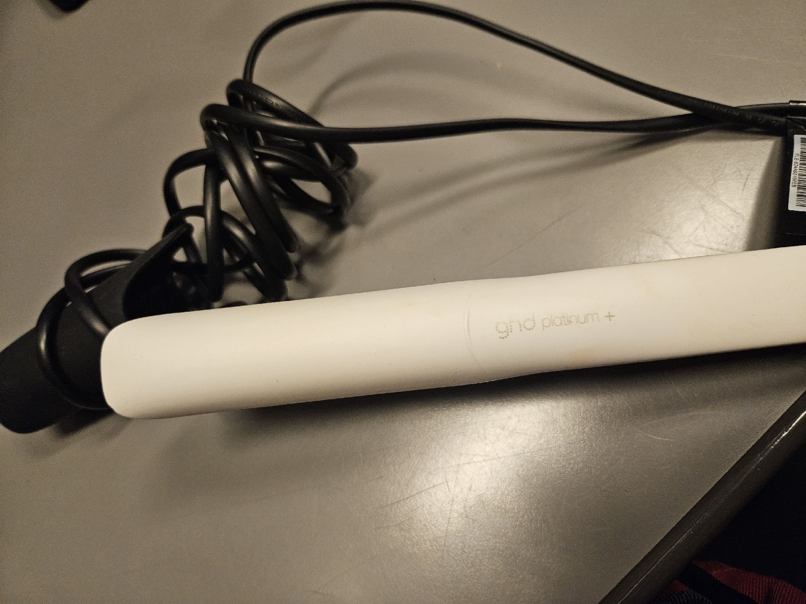 AINA Glätteisen Mit Bürste – Titanplatten, 2-in-1, Dual Voltage – Gegen Krauses Haar