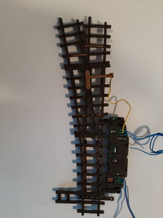 Bemo Modelleisenbahnen: Bemo H0m 4206 000 elektrische Weiche rechts 12° – Gebraucht aus Thun von Schwarzsee48 2