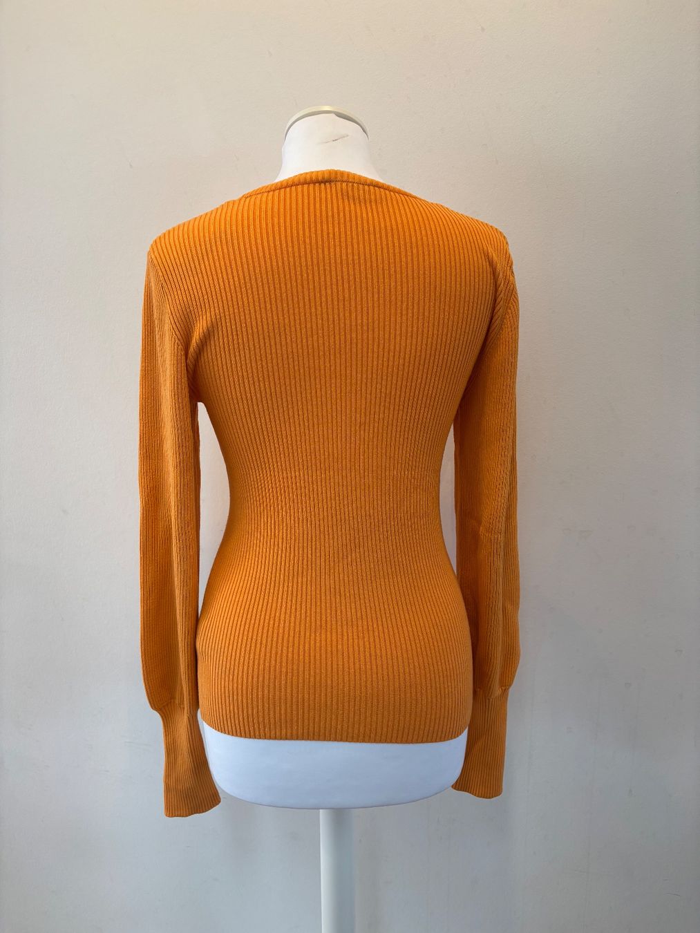 Tops: Pull manche longue orange taille XS – D'occasion à Petit-Lancy par vic_k6tl 1