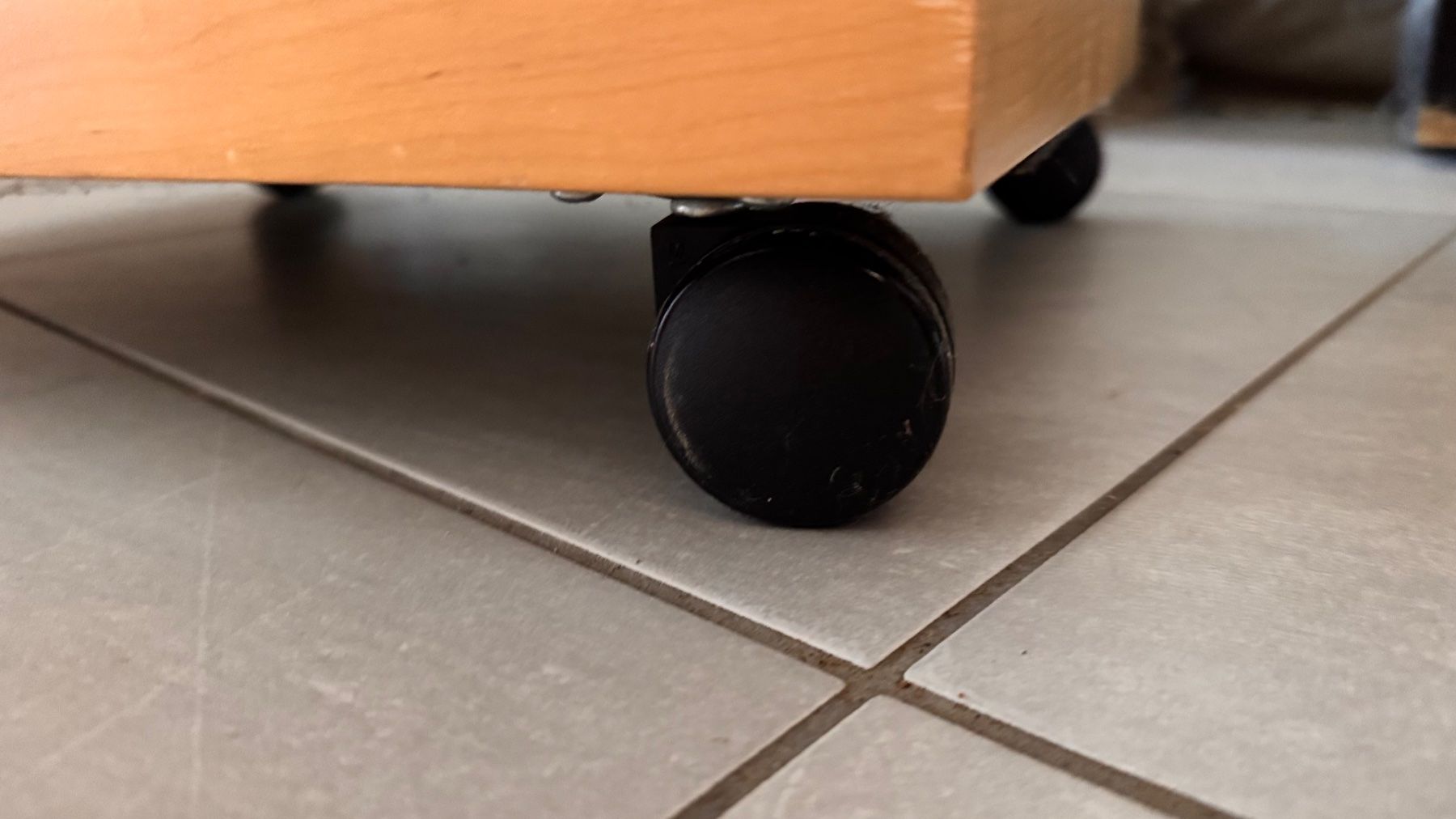 Ikea Banconi: Ikea Malm Rollmöbel 52x40x58cm Birkenholzoptik – Usato da Baar venduto da 001loulou 3