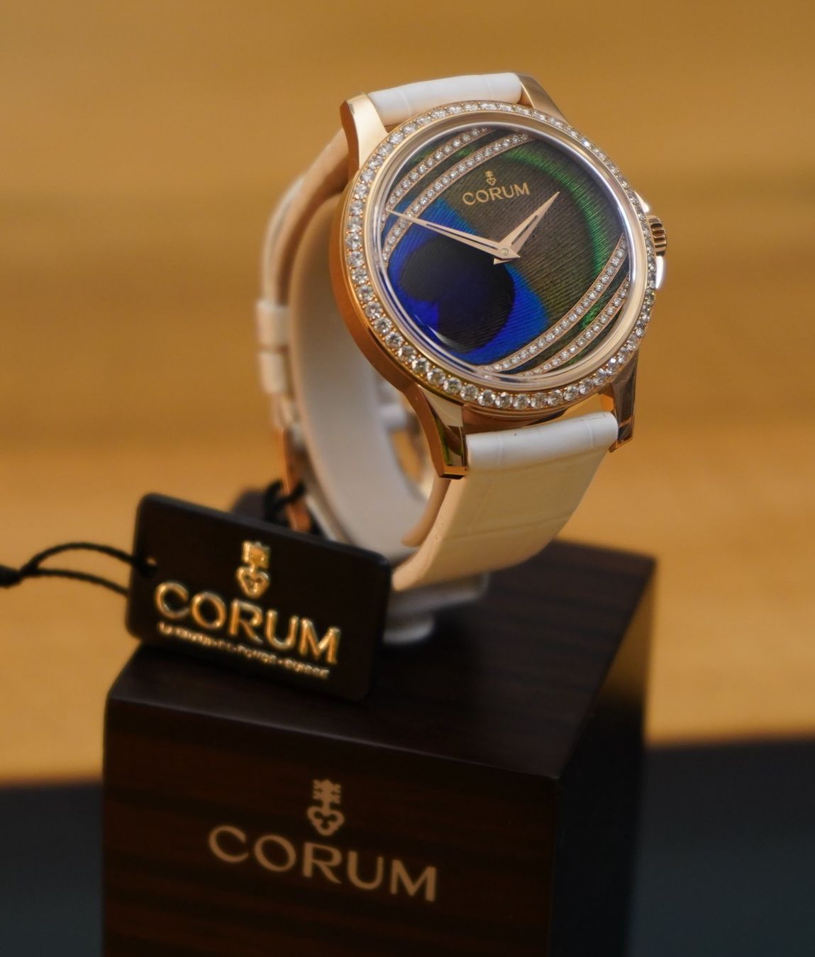 Corum Uhren: Artisans Feather 18K Gold with Diamonds full set – Neu und originalverpackt aus Zürich von MatthiasBruetsch