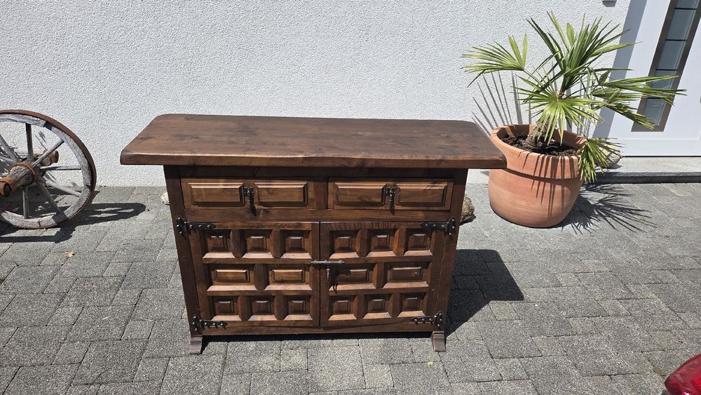 Commodes: Rustikales spanische Kommode Massivholz / Sideboard – D'occasion à Wagen par Micky_maus