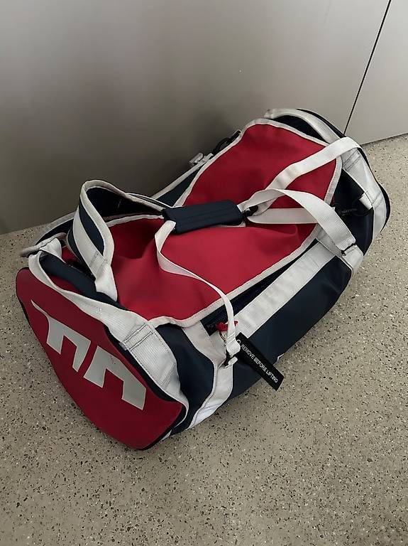 Taschen: Duffle Bad Helly Hansen 90 L - Blau rot – Neu und originalverpackt aus Basel von 6orange8