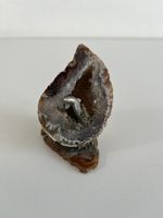 Skulptur / Geode mit Delfin