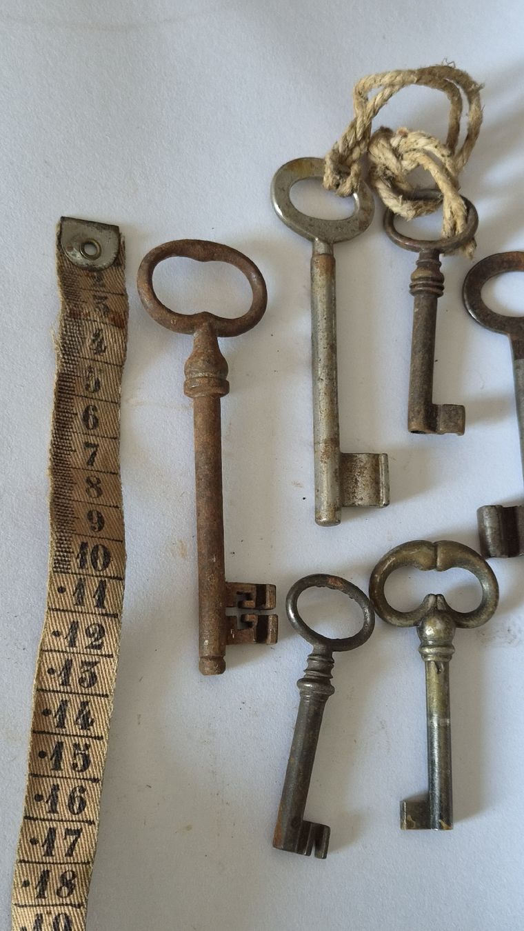 Schlüssel: 6 antike Schlüssel – Gebraucht aus Kölliken von Upcycling-by-Mc-TAM 4