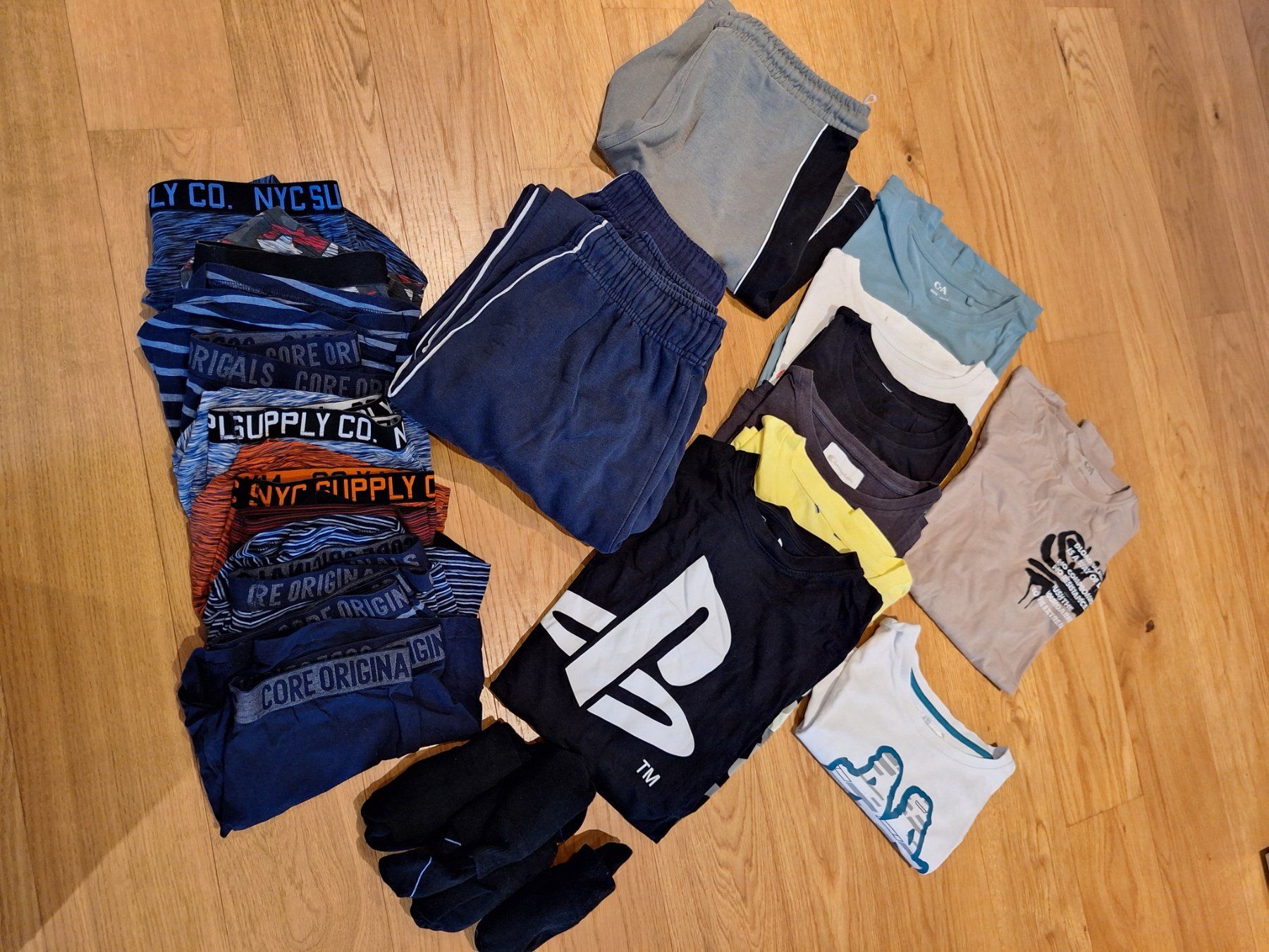 Ensembles coordonnés: Lot habit 170-176 – D'occasion à Meyrin par ann_h6g2
