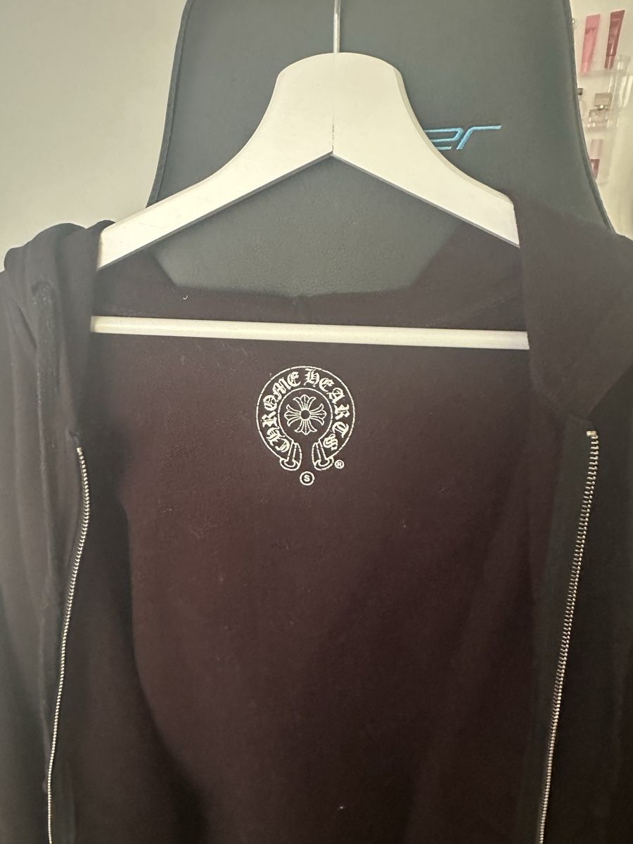 Chrome Hearts Giacche: Chrome Hearts Black Zip Hoodie Size Medium Used – Nuovo (secondo la descrizione) da Zürich venduto da mlanyfer 3
