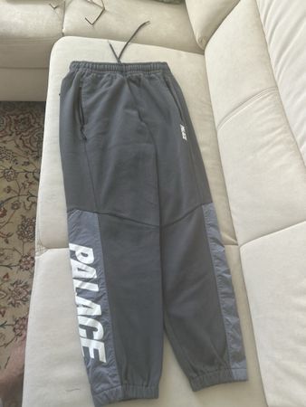 Palace Jogginghose anthrazit Logo Grösse S guter Zustand