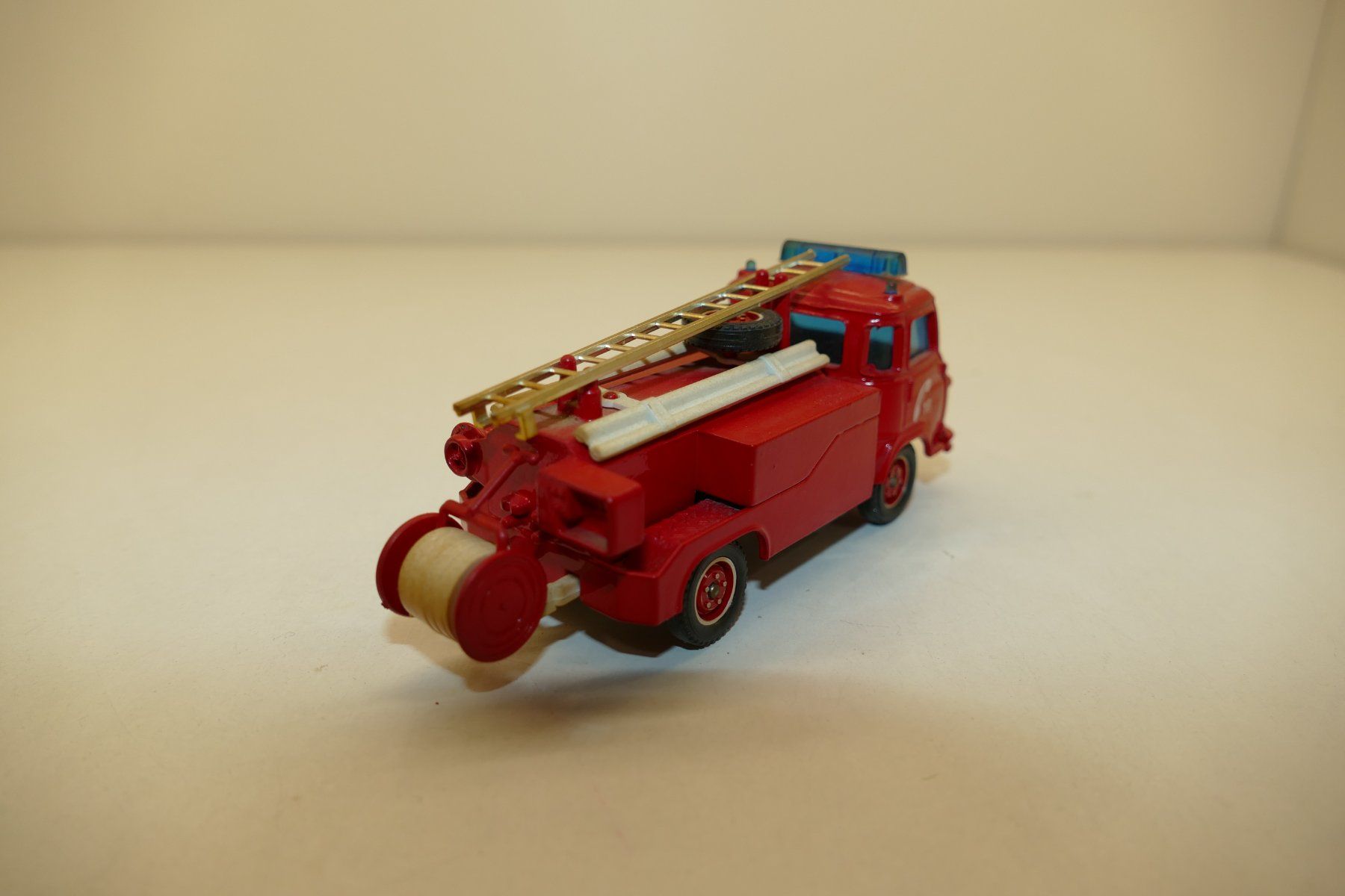 Solido Modellini d'auto: Solido 1:50: Saviem Sapeur Pompier SG4 – Usato da Niederhasli venduto da rail-duerst 2