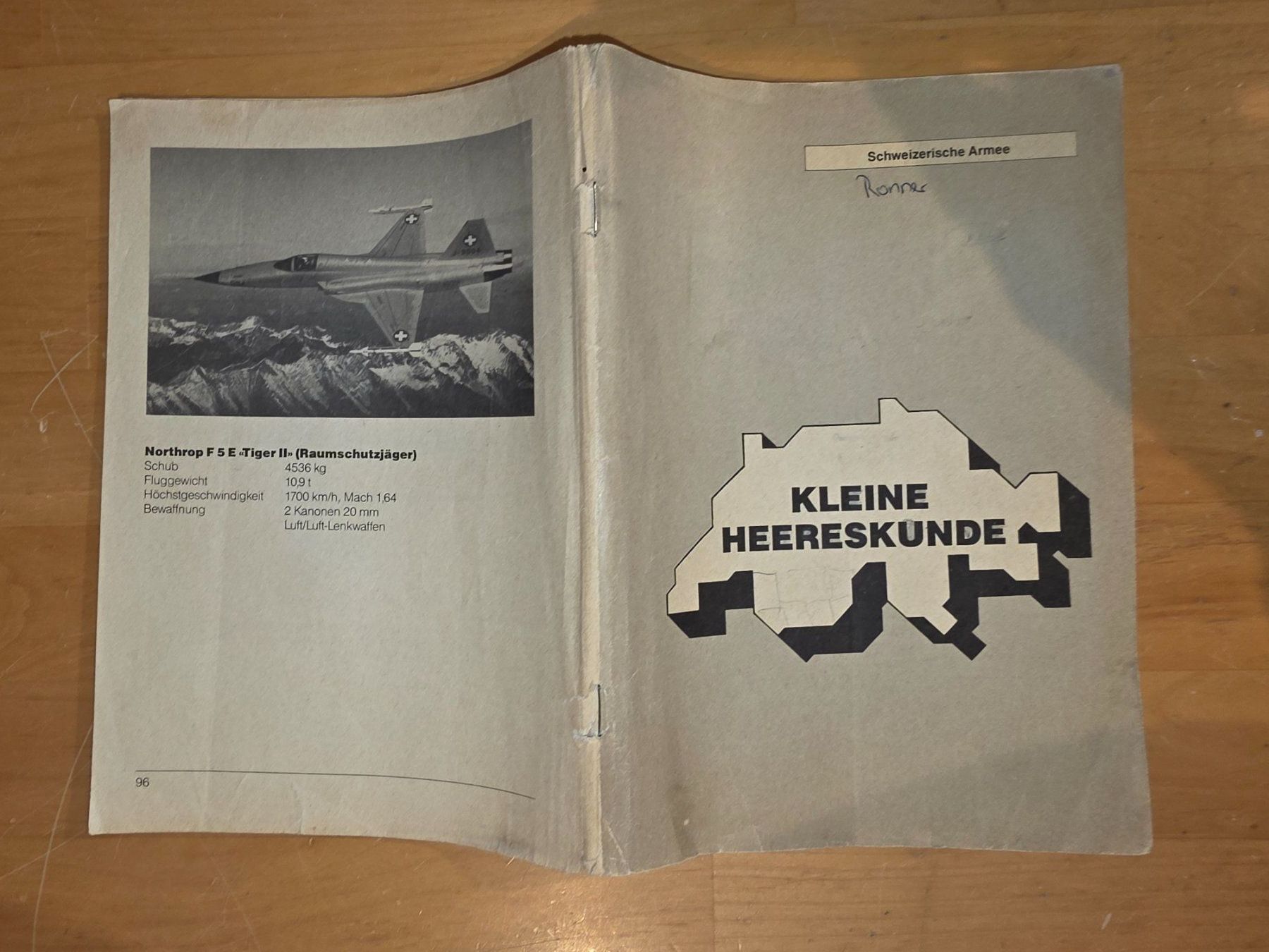 Bücher: Broschüre > Kleine Heereskunde der Schweizer Armee – Gebraucht aus Obermumpf von oiskypoisky 1