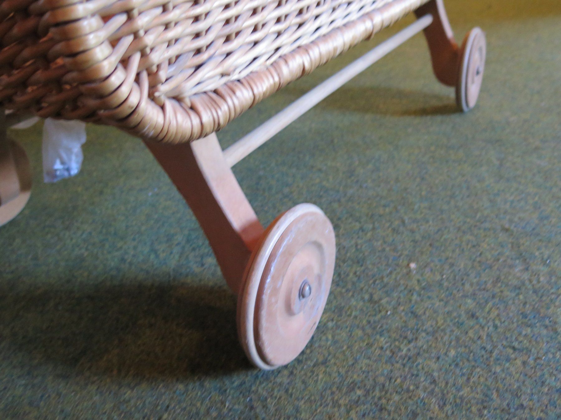 Retro Kinderwagen aus Korb mit Rdern, Vintage Look (Gebraucht) in Riehen  fr CHF 15  nur Abholung auf Ricardo kaufen