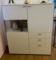 Modernes, weisses Highboard