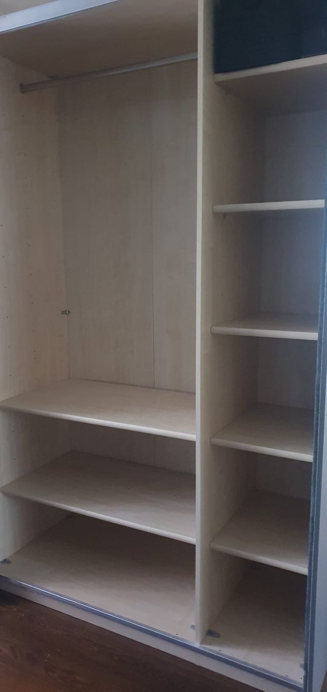Pfister Armadi: Grosser Kleiderschrank mit 2 Schiebetüren Front anthrazit – Usato da Ruswil venduto da Tigerfighter7 3