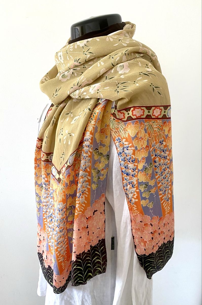 Foulards, Tücher & Schals: Seidenschal mit floralem Muster – Gebraucht aus Jona von Flamingoo