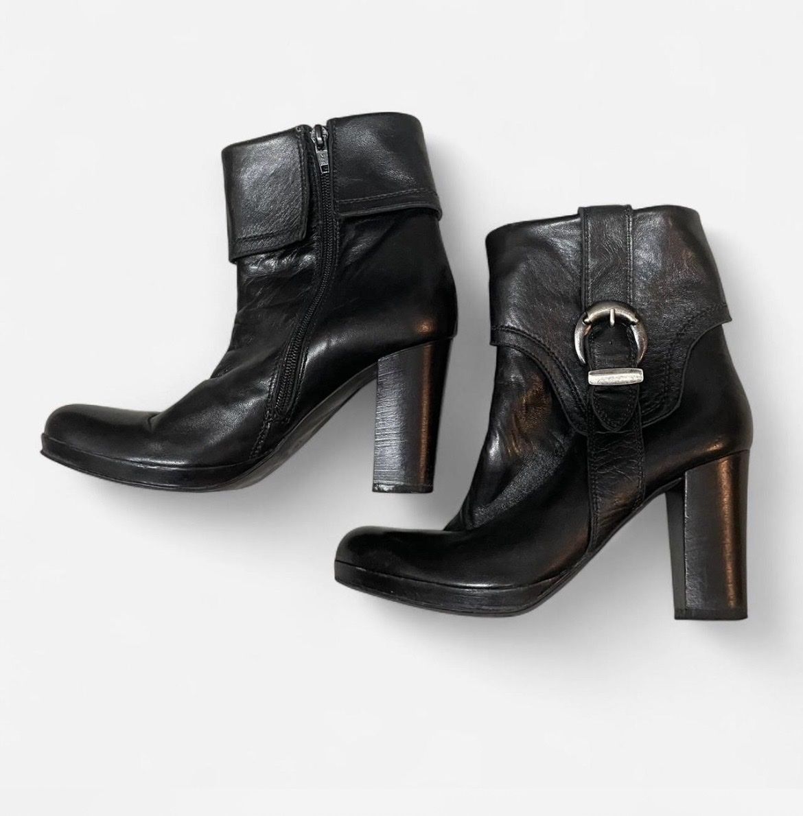 Navyboot Scarpe da donna: Navyboot - Schwarze Lederstiefeletten mit Absatz, Gr. 37 – Usato da Watt venduto da Ene.kro 1