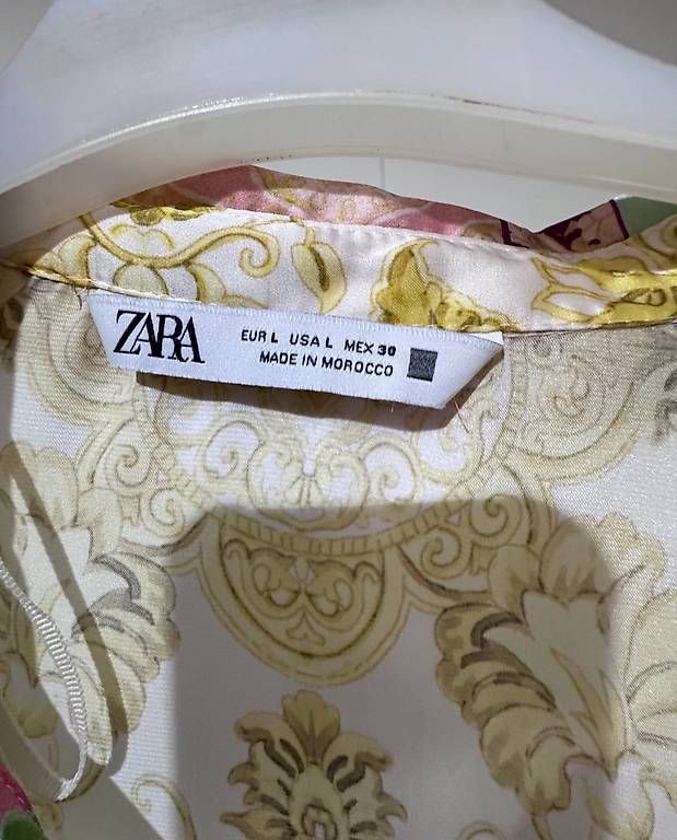 Camicette: ZARA BLUSE MIT ORNAMENTMUSTER – Nuovo e nell'imballaggio originale da Affoltern am Albis venduto da amr_c5yr 1