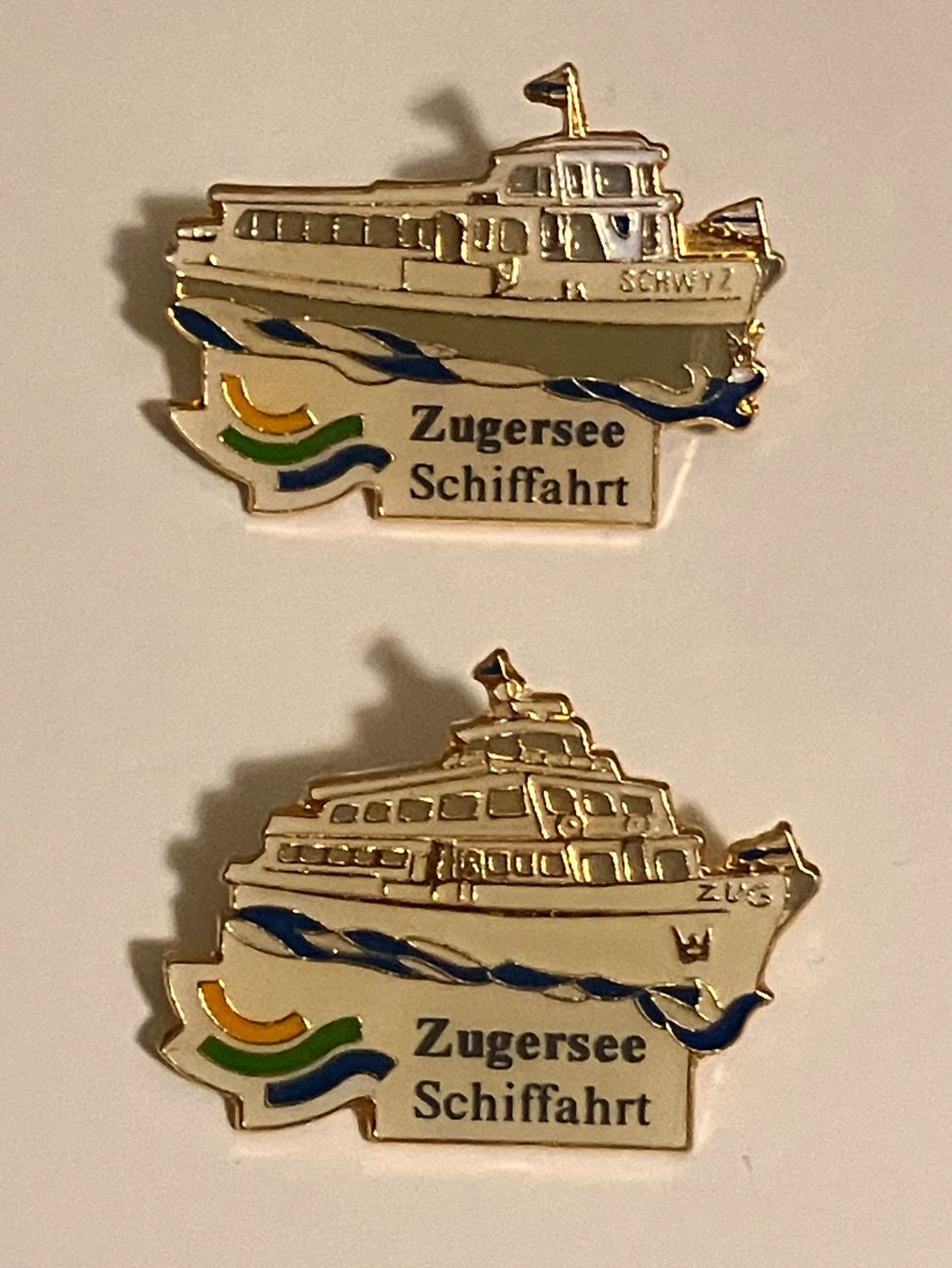 Plaquettes & Badges: 2 Pin Zugersee Schifffahrt – D'occasion à Basel par djwwpp