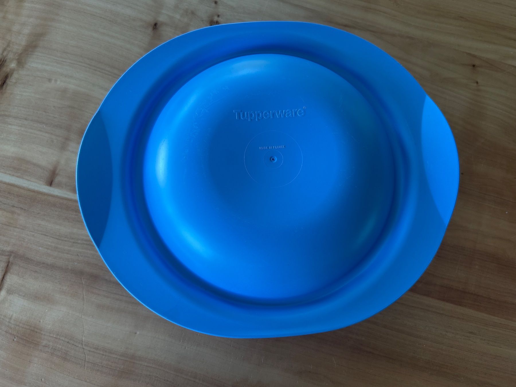 Tupperware Moules à gâteaux: Tupperware Ultra  blau mit Deckel 2Liter rund – D'occasion à Kaltbrunn par lagone1