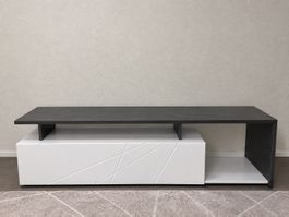 Armoire tv noir et blanc