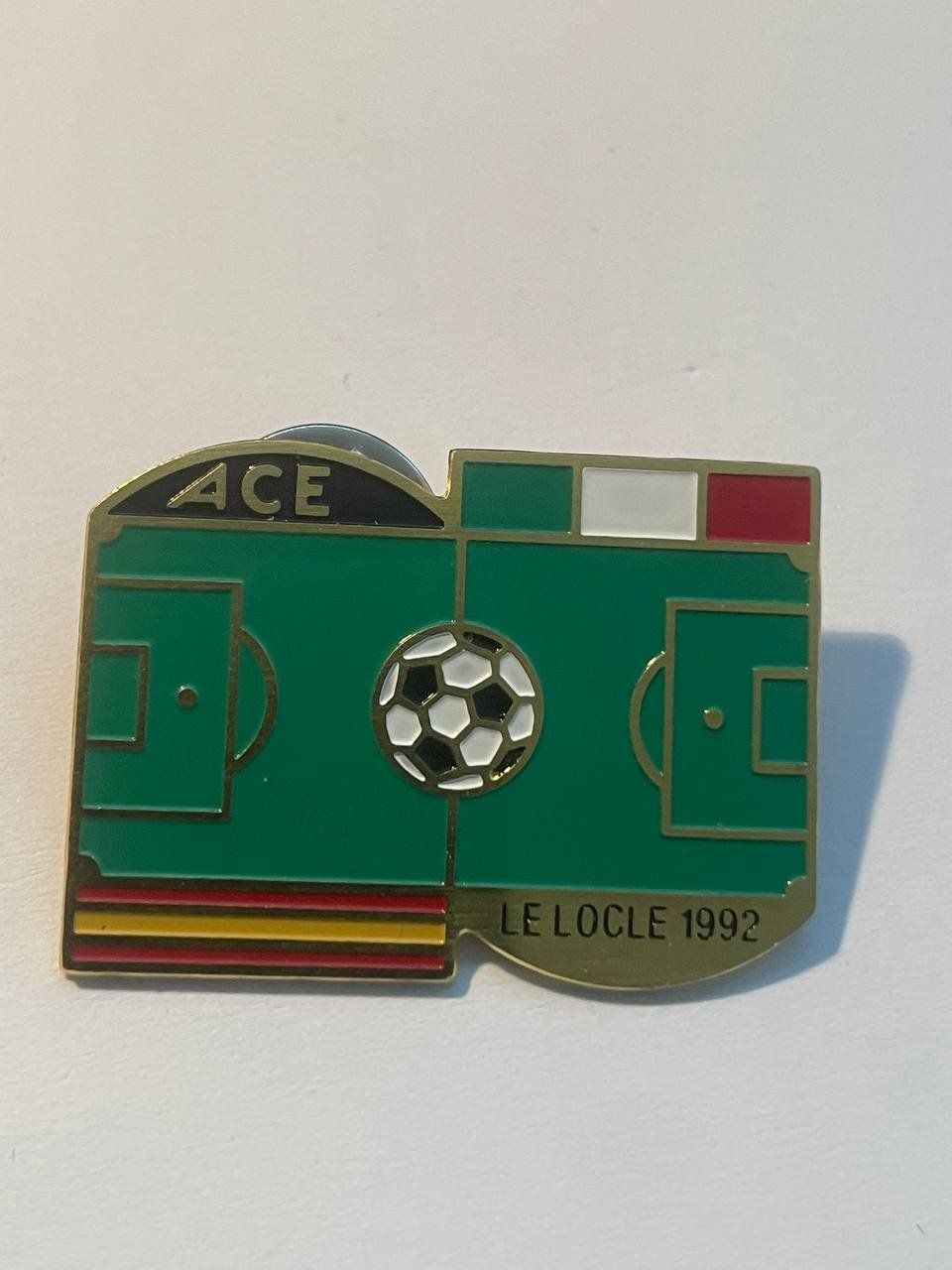 Plaketten & Abzeichen: 137. Pin - ACE Le Locle – Gebraucht aus Luzern von Irek