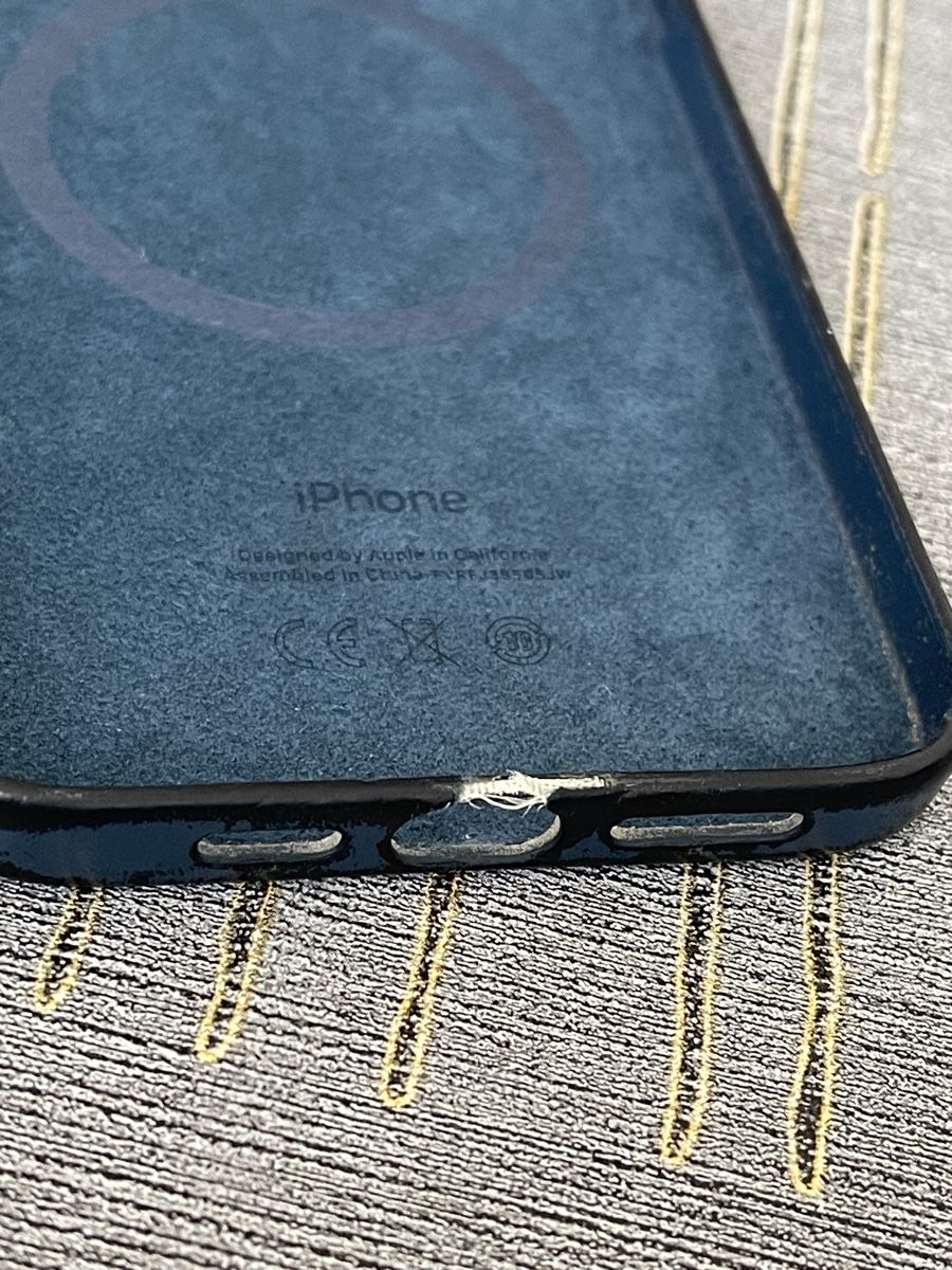 Apple Covers & Schutzfolien: iPhone 12 Pro Max MagSafe Case - Blue – Gebraucht aus Bussigny von Dali430 3