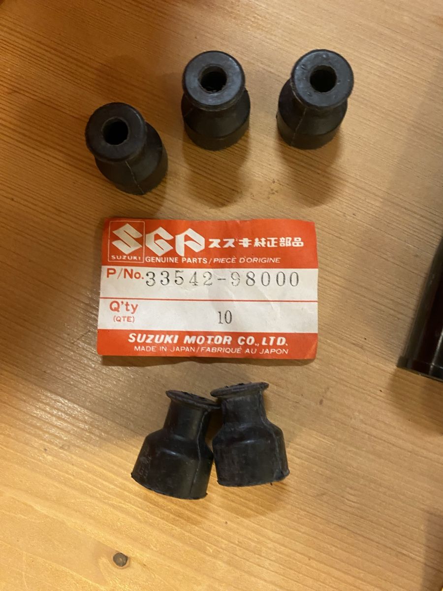 Suzuki Alle Motorradersatzteile: Suzuki Zündkerzenstecker, 5 Stück, Oldtimer, Neu, Original, – Neu (gemäss Beschreibung) aus Birmenstorf AG von monza2011 1