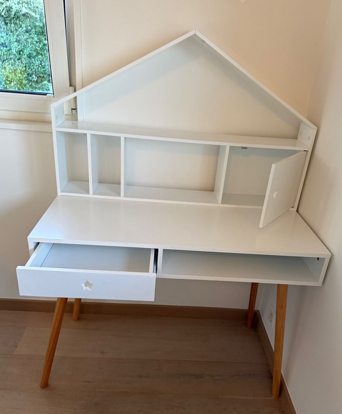 Scrivanie: Bureau pour enfant – Usato da Plan-les-Ouates venduto da jac_8n8y