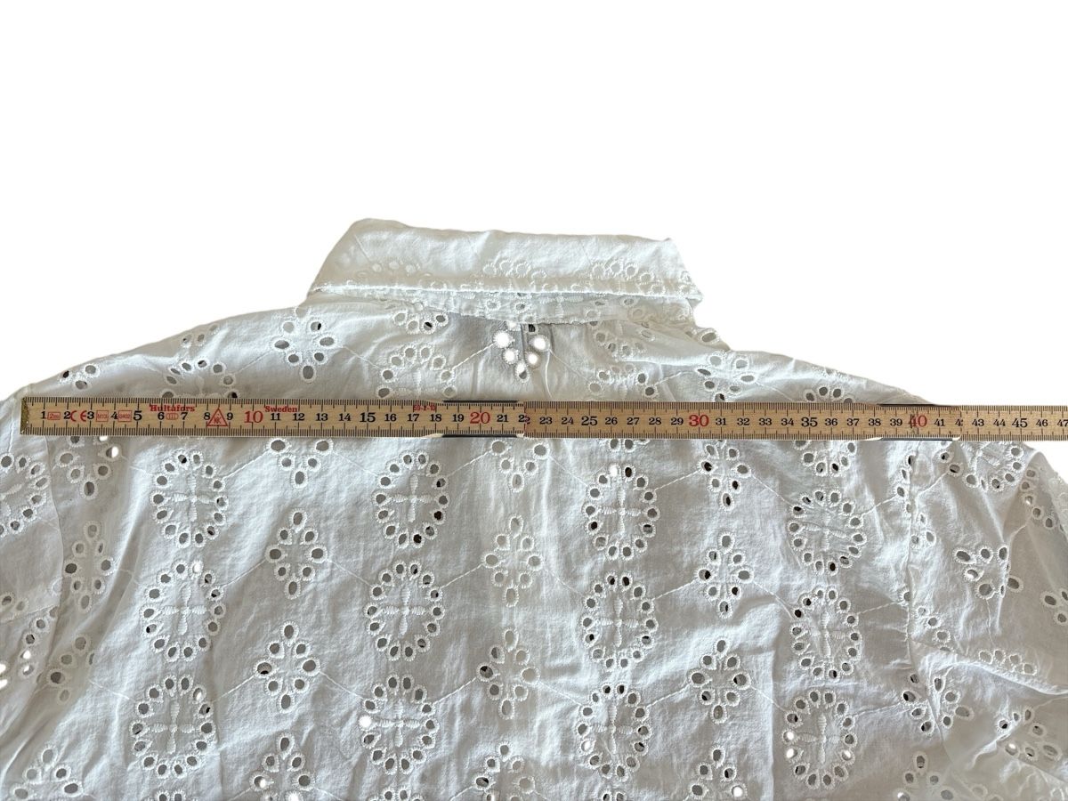 Zara Camicette: Chemise blanche ajourée Zara – Usato da Dotzigen venduto da SecondHandGems 6