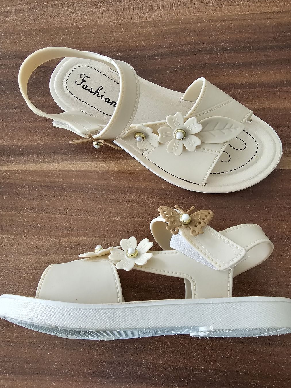 Scarpe per ragazze: Hübsche Sandalen Grösse 35 – Nuovo (secondo la descrizione) da Bütschwil venduto da Taranabo 1