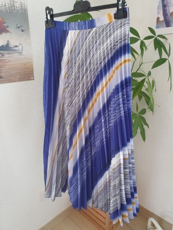 Jupe plissée légère motif abstrait bleu et blanc t.34